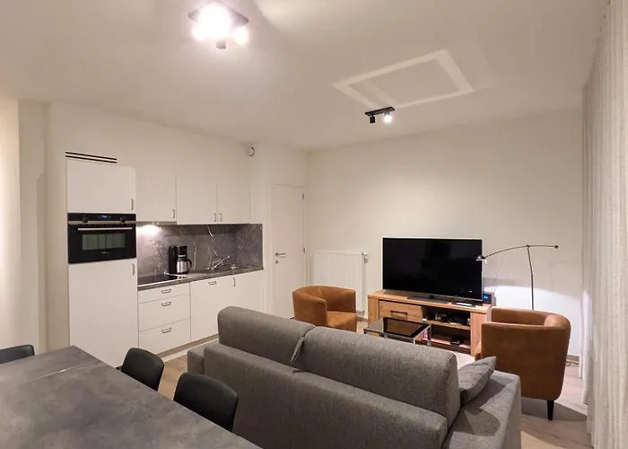 New Modern In The Heart Of T73 Apartment *